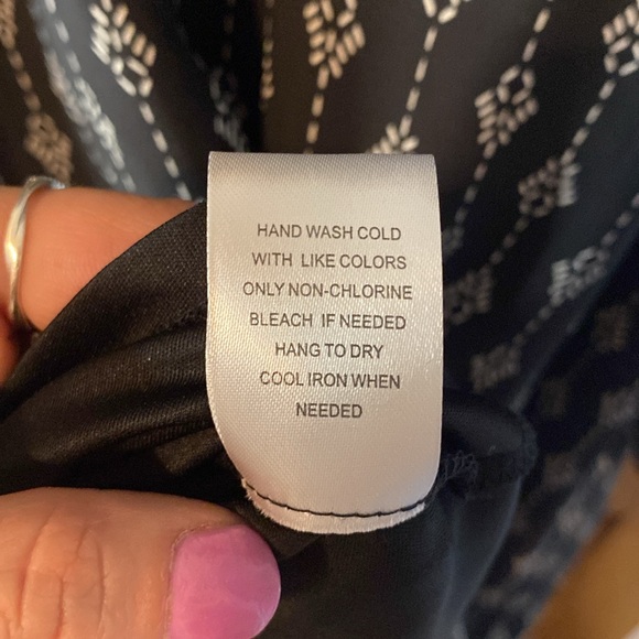 Stunning DR2 black crochet lace long sleeve dress with pleats down back 😍😍 - Picture 9 of 14